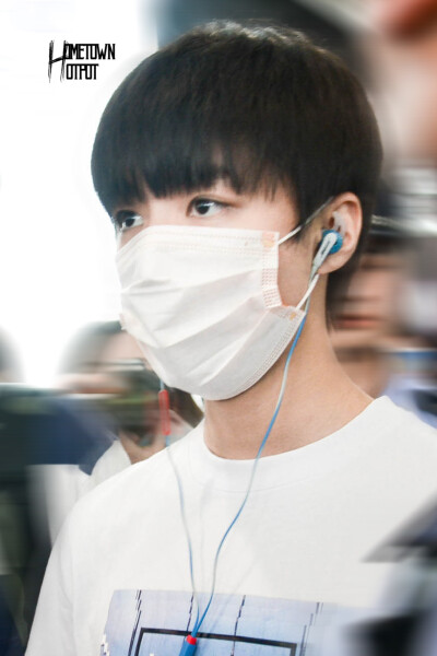 #王俊凯# #TFBOYS王俊凯# #TFBOYS#TFBOYS王俊凯 160705北京-长沙 cr:王俊凯Hometown火锅站