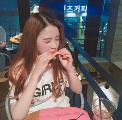 韩系女头 闺蜜头像 拿图留赞 喜欢关注