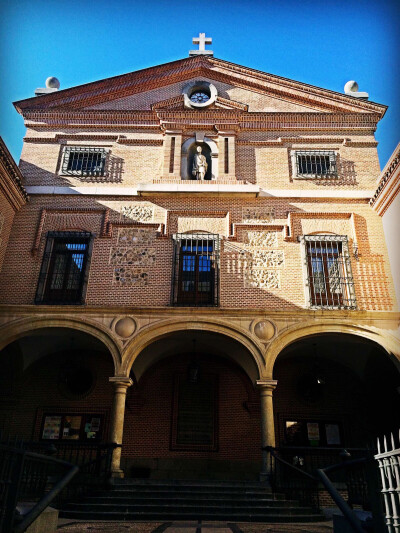 【Iglesia de San Ginés】沿着Calle del Arenal往西北方走看到了圣西内斯教堂。据说这是西班牙最古老的教堂之一。