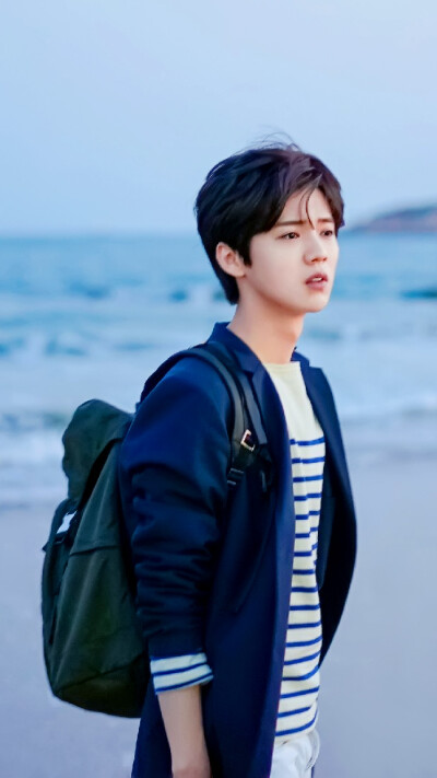 鹿晗 芭莎 实力撩妹 帅 国教鹿院长 傻狍’ 尚好的青春都是你 再遥远都跟随你 for 鹿晗。by荒野嫖客，