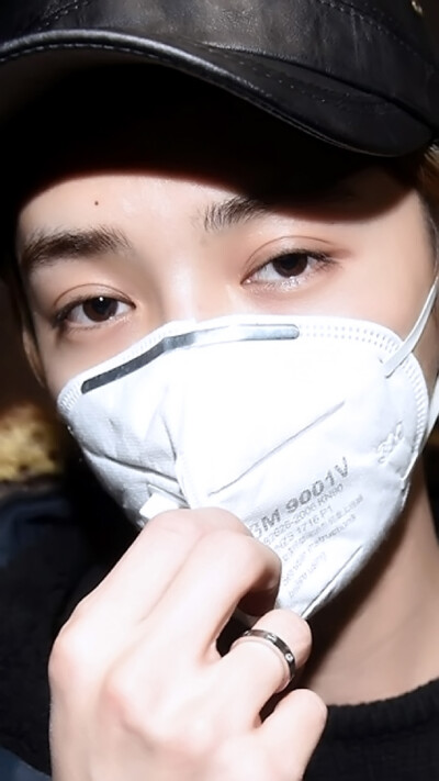 鹿晗 芭莎 实力撩妹 帅 国教鹿院长 傻狍’ 尚好的青春都是你 再遥远都跟随你 for 鹿晗。by荒野嫖客，