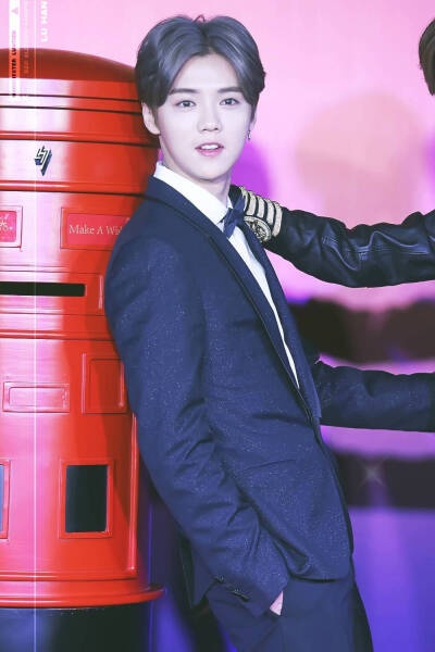 鹿晗 芭莎 实力撩妹 帅 国教鹿院长 傻狍’ 尚好的青春都是你 再遥远都跟随你 for 鹿晗。by荒野嫖客，