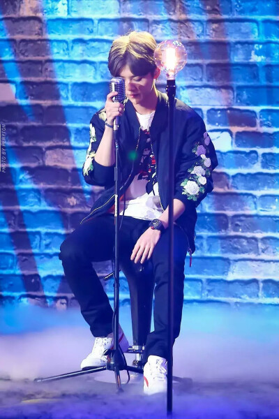 鹿晗 芭莎 实力撩妹 帅 国教鹿院长 傻狍’ 尚好的青春都是你 再遥远都跟随你 for 鹿晗。by荒野嫖客，