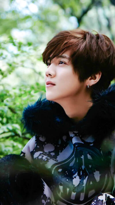 鹿晗 芭莎 实力撩妹 帅 国教鹿院长 傻狍’ 尚好的青春都是你 再遥远都跟随你 for 鹿晗。by荒野嫖客，