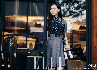 2015《ELLE 世界服装之苑》十一月刊别册封面：唐嫣（coach这个牌子真的很捧唐嫣(๑•ᴗ•๑)）