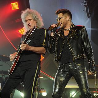 英国传奇摇滚乐团Queen+美国偶像歌手Adam Lambert
9月17日，在区4 Padang 舞台表演。