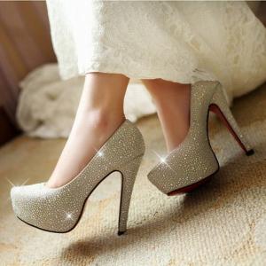 你是我的高跟鞋，魅力、高贵和典雅。
You are my high-heeled shoes , charm, noble and elegant.