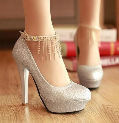 你是我的高跟鞋，魅力、高贵和典雅。
You are my high-heeled shoes , charm, noble and elegant.