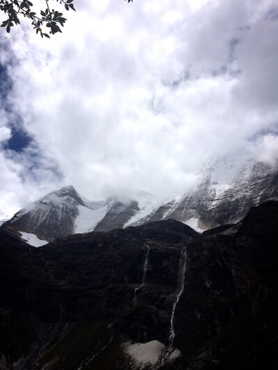 雪山中流出的神水