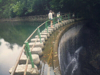 花溪风景区。穿上草鞋打水仗。别样的体验。