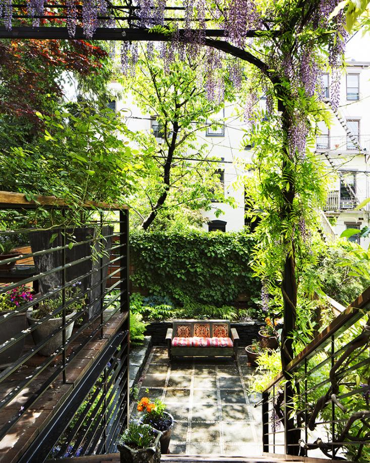 Park Slope Covered Garden by Kim Hoyt_Gardenista