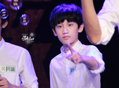 圖片 cr logo
TFBOYS 3周年