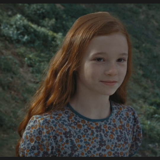 小时候的莉莉詹姆斯