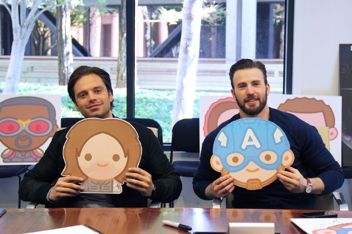 #Sebastian Stan##Chris Evans# Buzzfeed的网站和汤都更新了几张昨天问答的高清照！！太可爱了啊啊啊啊啊啊！！O网页链接