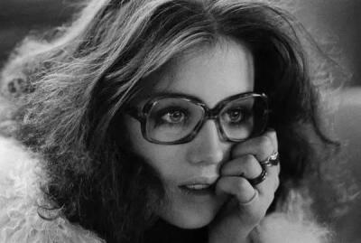 1955年6月27日出生于法国巴黎，法国著名女演员。