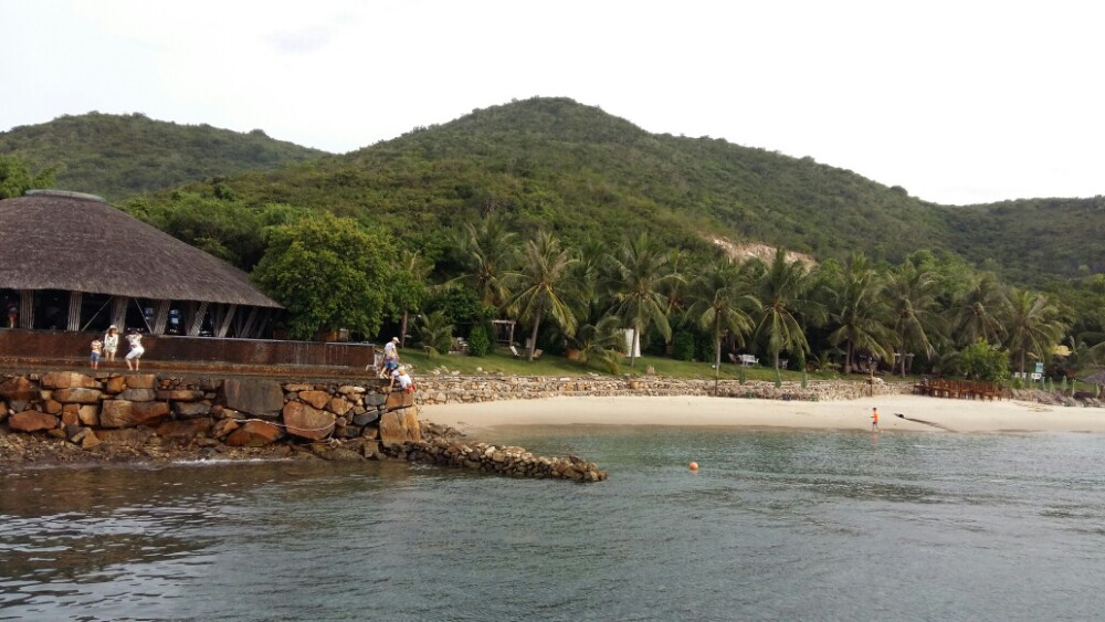 海湾里宁静而安详