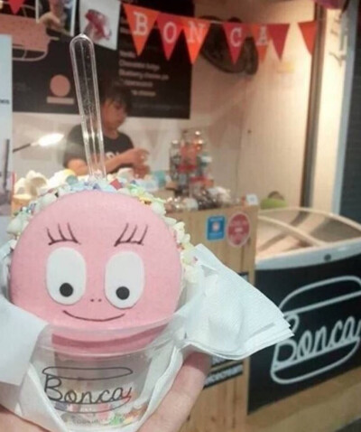 位于曼谷的 Bonca-Cookie Ice Cream 马卡龙冰淇淋