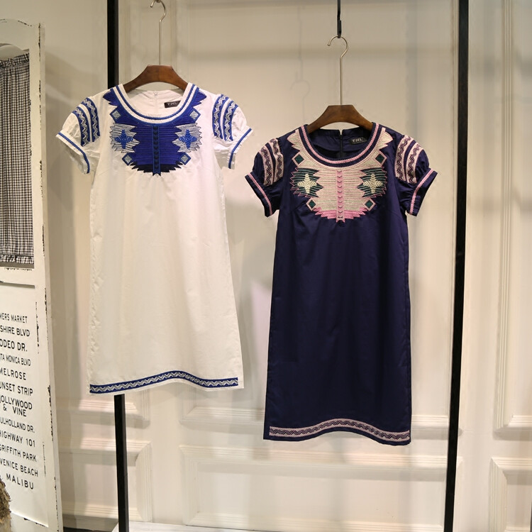 2016韩国东大门代购夏季新款 灯笼袖刺绣高端大牌气质连衣裙女潮