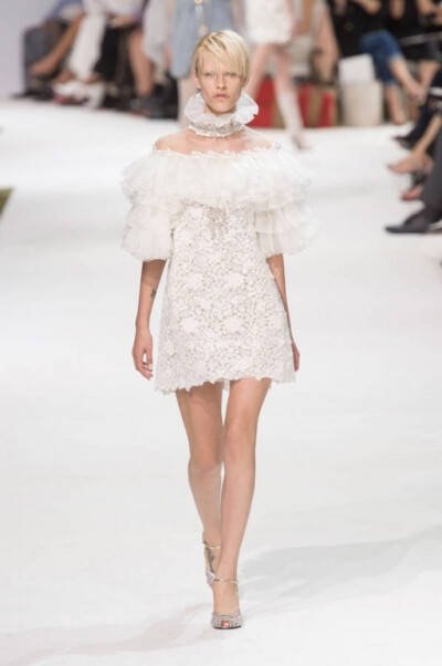 Giambattista Valli,一字肩婚纱,绣花婚纱,2016巴黎秋冬高定秀场