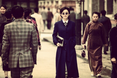 赵丽颖，何兰芬，永不消失的电波， 少时遇险，家国逢难，中华硝烟四起；信通唯艰，电波命脉，战士生死存亡！立志，信党，此路坎坷还难；
忠诚，不二，胜利前方为路。
古装