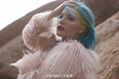 90后的美国创作型女歌手Halsey，个性造型迷之一样的喜欢！