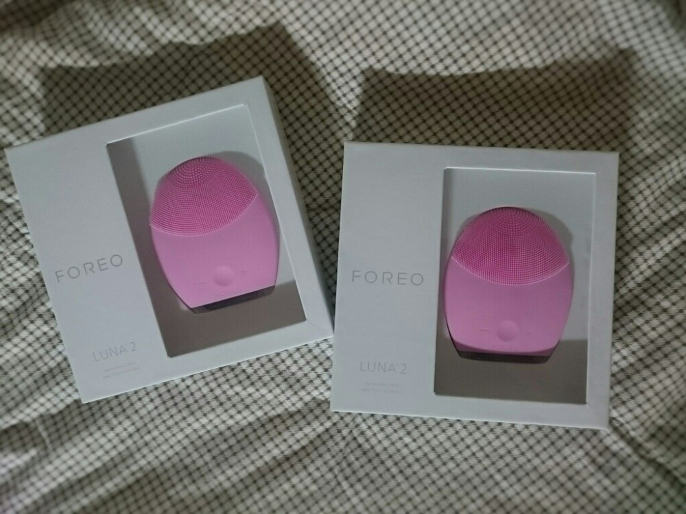 8月购入☁⑳⑯： Foreo Luna 2 洗脸刷洁面仪 从英国寄过来 等了半个月 终于收到了〔\(≧▽≦)/〕最近英镑创新低 现在不买 更待何时(,,•́ ؎•̀,,) 我就先买为敬啦～顺便记录下这是第一台美容仪器 我相信还会有很多台、、