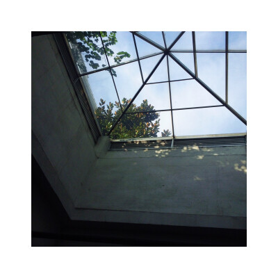 地下停车场的天空。