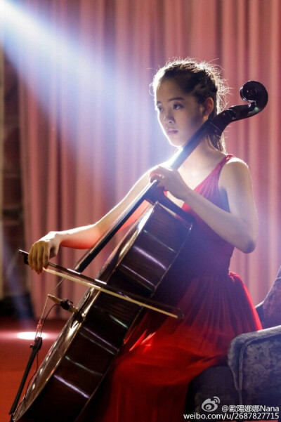她和大提琴最美。