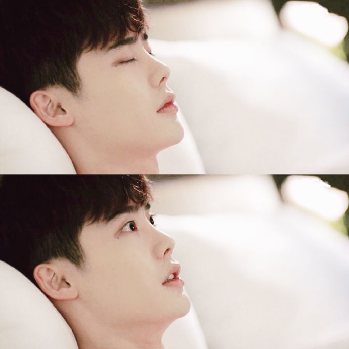 《w-两个世界》第七集截图 李钟硕 (╭~3~)╭79 怎么会有这么适合穿