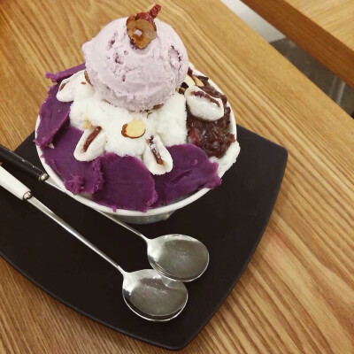 韩国“cafe in sadong”甜品店的紫薯红豆牛奶冰