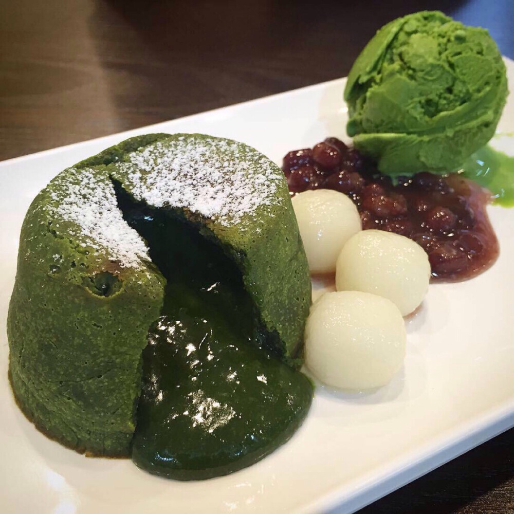 香港“Ideas Dessert”甜品店的招牌抹茶心太软