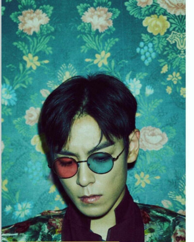 T.O.P 3D眼镜。。。