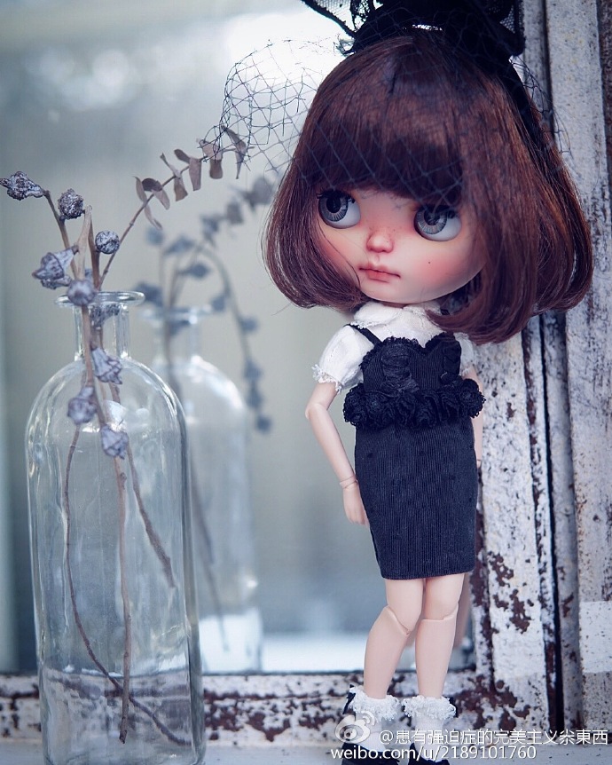 #Blythe# 宝宝今天好嗨森，好多姐姐围着宝宝把我拍的好漂娘～但素宝宝亲妈实在不争气，那二张拍的一点都不可爱的都是亲娘干的好事侮辱了宝宝的美～妈妈你要争气以后把宝宝拍的美美的，最后谢谢最爱哒妹妹姐姐给宝宝&亲娘拍了合照，送上宝宝香吻～么么哒...展开全文c