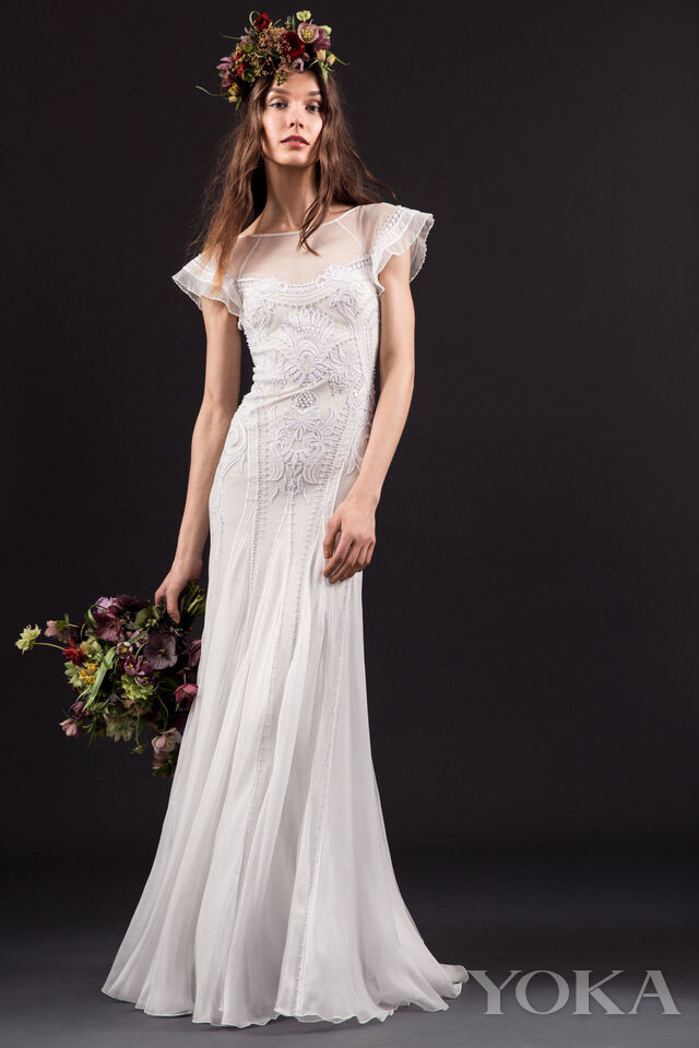 婚纱来自TEMPERLEY "Abel" sheath 售价$6,450