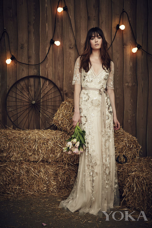 婚纱来自JENNY PACKHAM