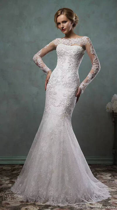 Amelia Sposa 2016 婚纱系列LookBook 新季设计延续了品牌永恒浪漫的主题，美丽的鱼尾设计、精致的蕾丝、香槟金的底衬，带给新娘们梦幻婚纱礼服～
