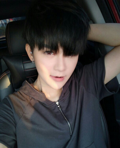 啊啊啊啊，帅萌美女神，毒药李颖✧٩(ˊωˋ*)و✧