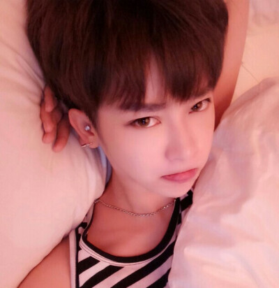 啊啊啊啊，帅萌美女神，毒药李颖✧٩(ˊωˋ*)و✧