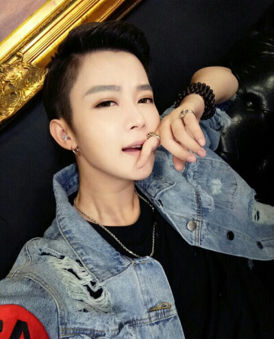 啊啊啊啊，帅萌美女神，毒药李颖✧٩(ˊωˋ*)و✧