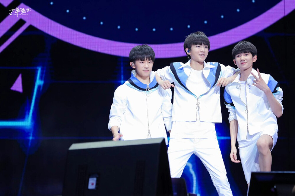 tfboys 160813 三周年见面会广州场【你们仨，总叫人不知厌倦，快乐到无眠。】