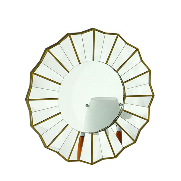 提起金色，或许第一反应就是“土豪金”。金色曾经是高贵富有的象征，却在现在越来越多的成为“暴发户”的代名词。但其实，只要设计得宜，金色依旧能够瞬间提升家居质感和品位，看看这些极简风的金色设计吧，还觉得它们“土豪”吗？