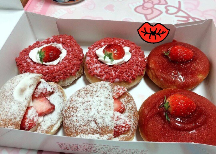 草莓甜甜圈