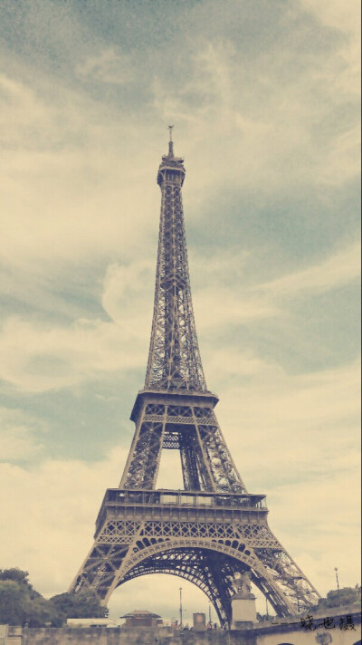 法国 巴黎 埃菲尔铁塔
----晓也摄
2015年7月
