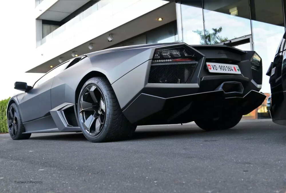 Lamborghini Reventon 【雷文顿】大牛♚↣雷神⚡◢超跑，贵族，◢跑车◢街拍，原创，生活，◢意境 ，壁纸，锁屏，酷炫，流行，◢侵删↣ ...♛by.艾莉薇儿*