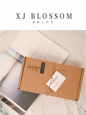        幸福不是時時都在等著妳 愛你的人也不會隨時出現 珍惜現在每個愛你的人
       生日 情人節 朋友家作客 每個想妳的日子
       一張賀卡 寫上愛妳的細語 搭一束清新的小花束 略帶點情調 略帶點小心思 女生愛的不就是這點小浪漫嗎