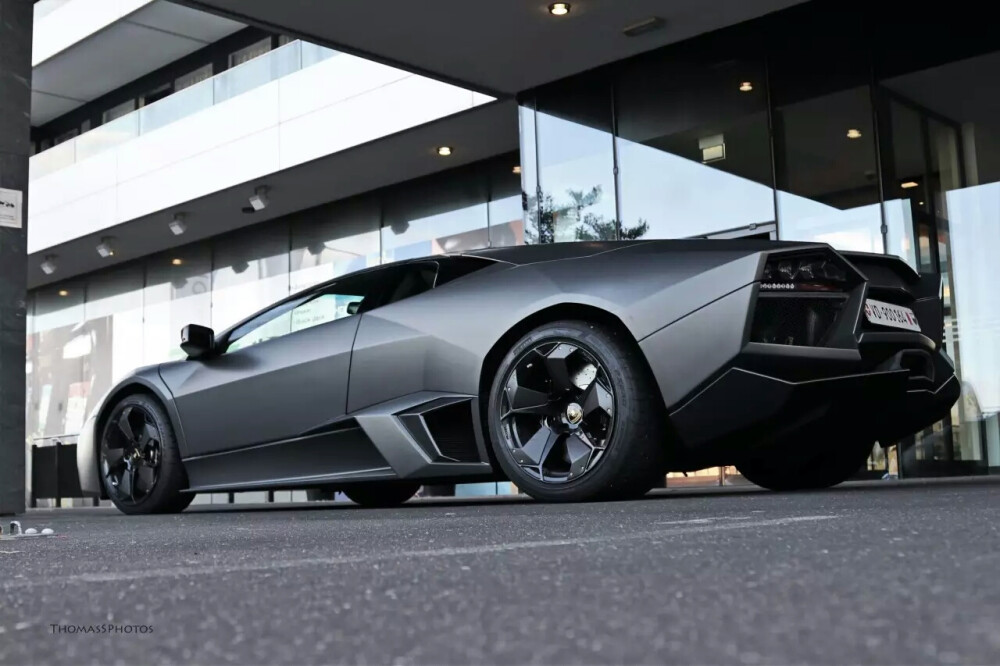 Lamborghini Reventon 【雷文顿】大牛♚↣雷神⚡◢超跑，贵族，◢跑车◢街拍，原创，生活，◢意境 ，壁纸，锁屏，酷炫，流行，◢侵删↣ ...♛by.艾莉薇儿*