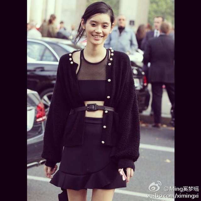 明天早起 巴黎晚安 (cardigan:chanel, bra top:T by Alexander wang,skirt:JW Anderson ) O网页链接