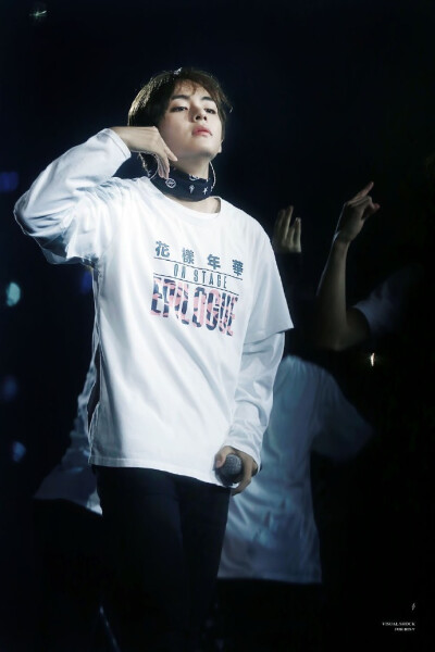 #金泰亨#v#金泰亨花郎# 【@VISUAL_SHOCK 】160730 BTS LIVE 花样年华 on stage：Epilogue in Manila 高清更新2p