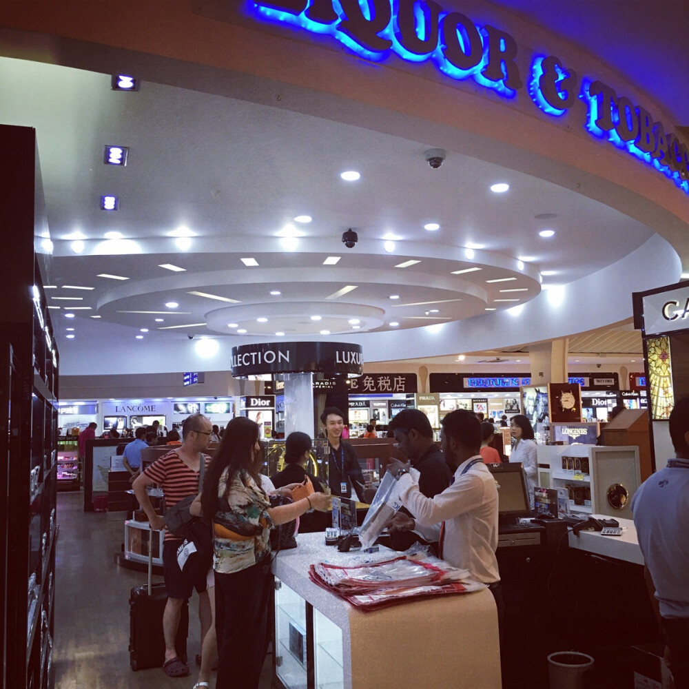 DAY 6 ♡ 马累机场的免税店（挺大的，够逛！）