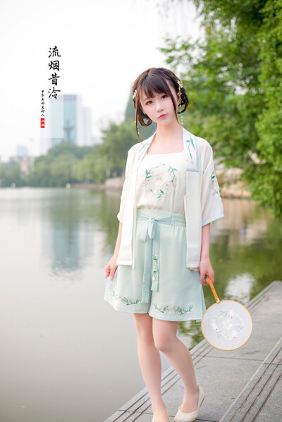 16年夏装——流烟昔冷，仅购宋裤https://item.taobao.com/item.htm?spm=a1z09.2.0.0.SdTIIo&id=534126961650&_u=jl50a3s5d4d